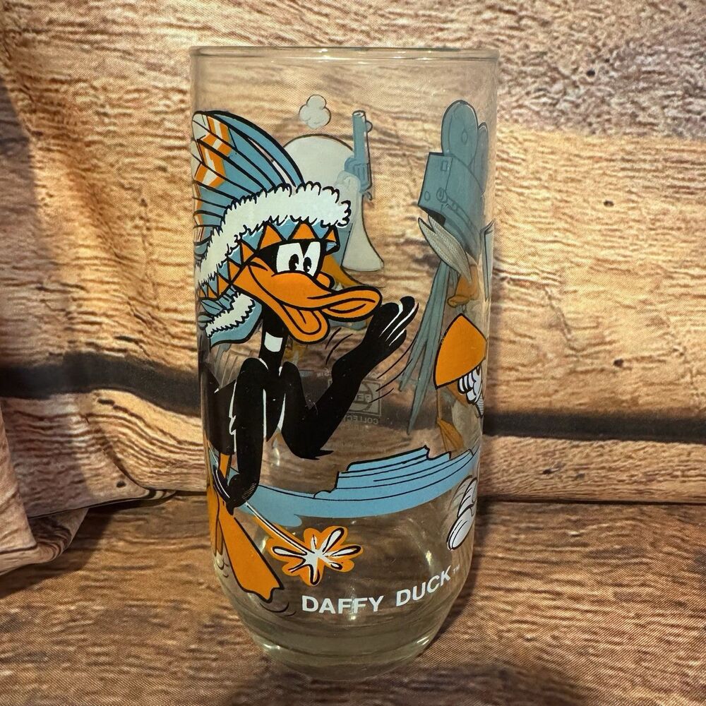 Vintage 1979 Pepsi Looney Tunes Glass Collector Series Daffy Duck Bugs Bunny Sam